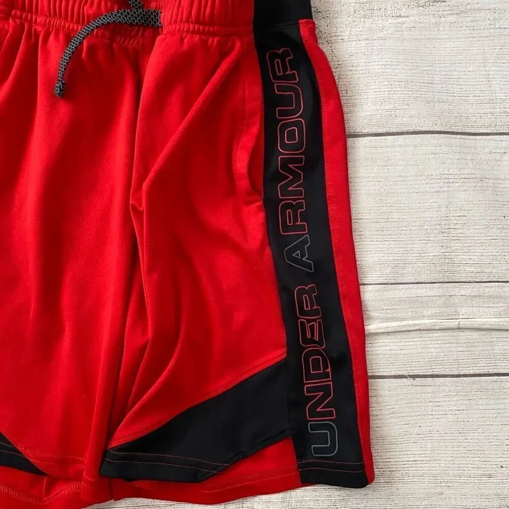 Under Armour youth boys M loose fit heatgear pull on athletic shorts red&black