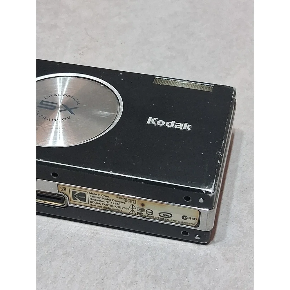 Kodak EasyShare V570 Dual Lens 5.0MP Digital Camera Black - UNTESTED