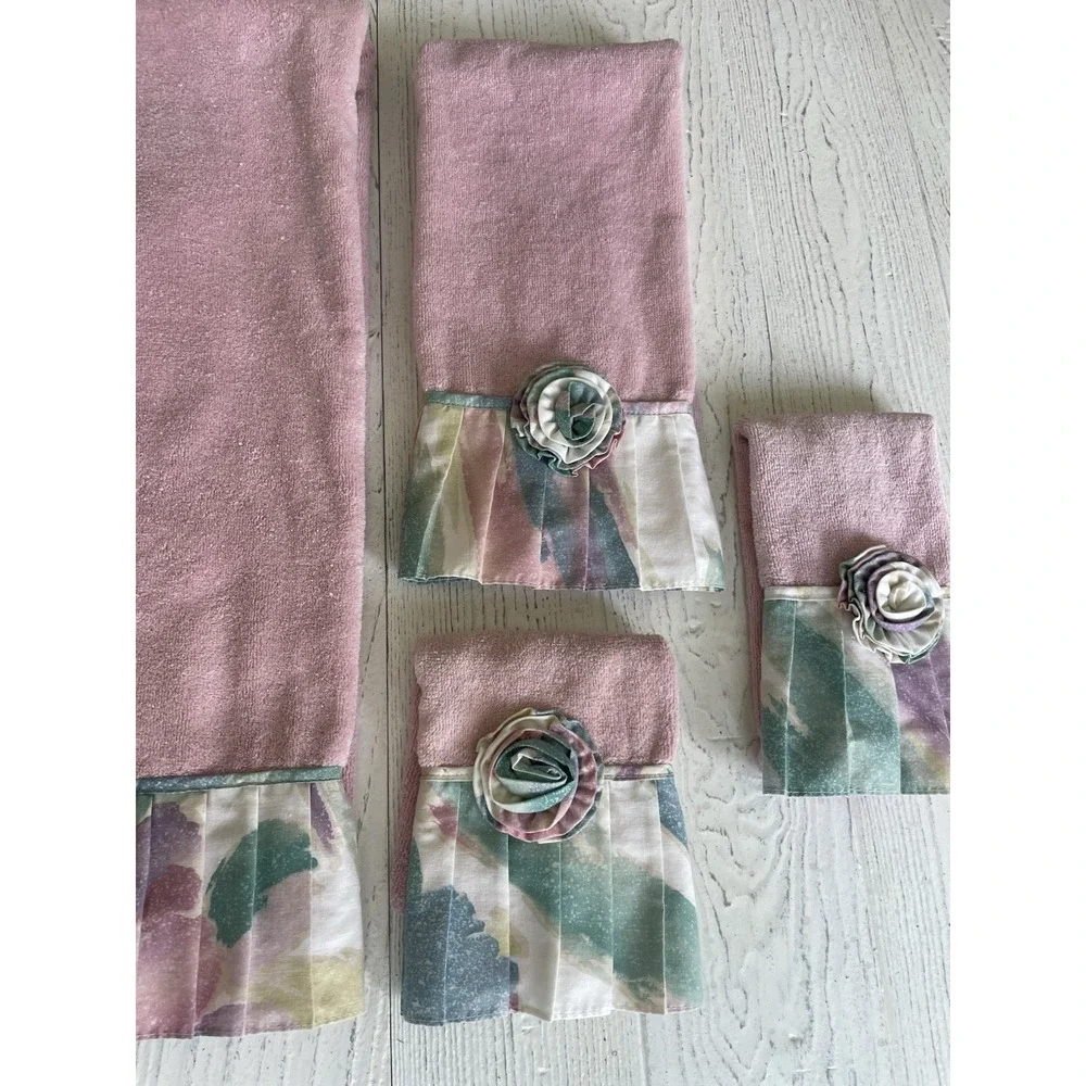 Vtg 4 pc Pink Southwest Pastels AVANTI Bath Towel Set 100% Cotton Flower Button