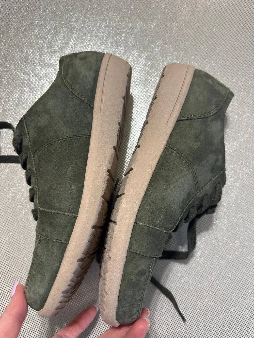 Vionic abigail sneakers
