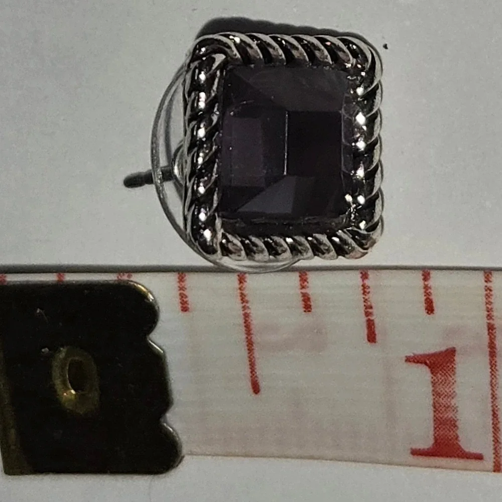 N/A square purple
