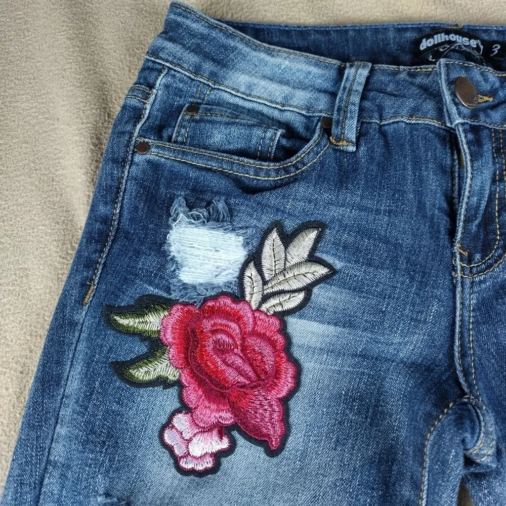 Dollhouse Charley Women's Size 3 Jeans  Blue Denim Ankle Distressed  Rose Patch