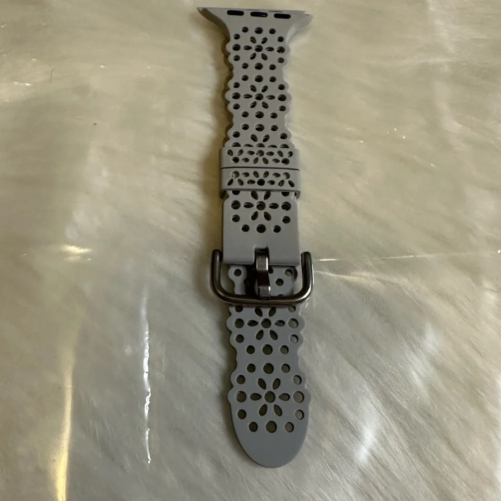 🩷5/$10 Gray Floral Cutout iWatch Band 44mm