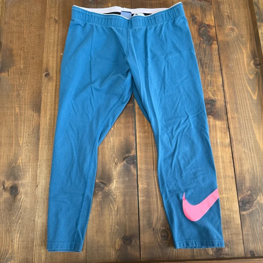 Nike Blue Cropped Leggings