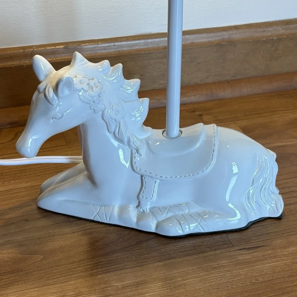 Circo carousel white