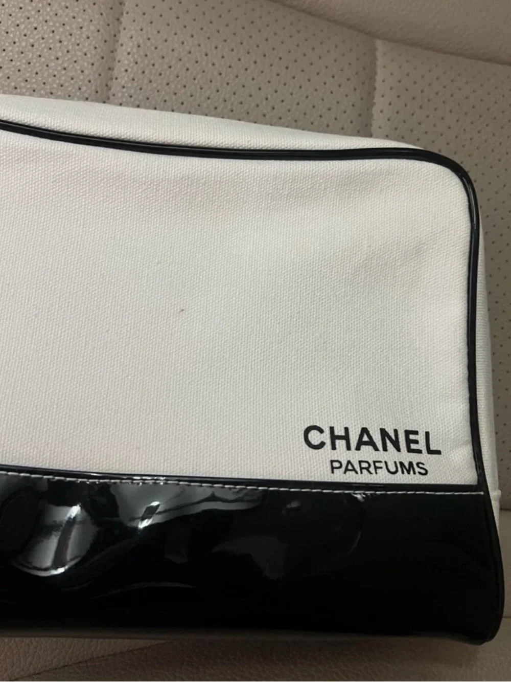 CHANEL vintage Parfums White & Black Cosmetic Pouch