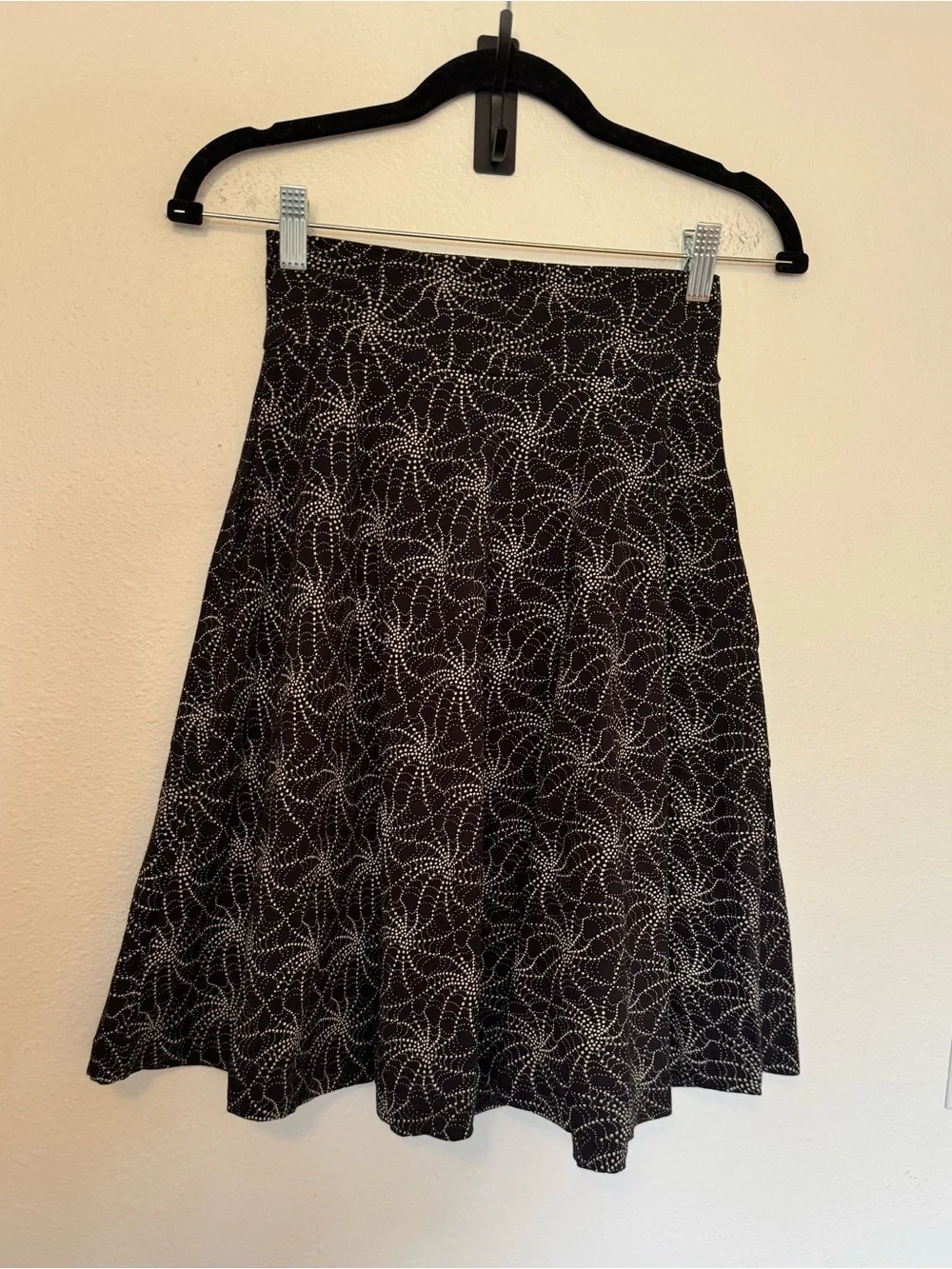 NEW Effies Heart Hiking Skirt Black Web Stars Swing Size Small Pockets NWOT