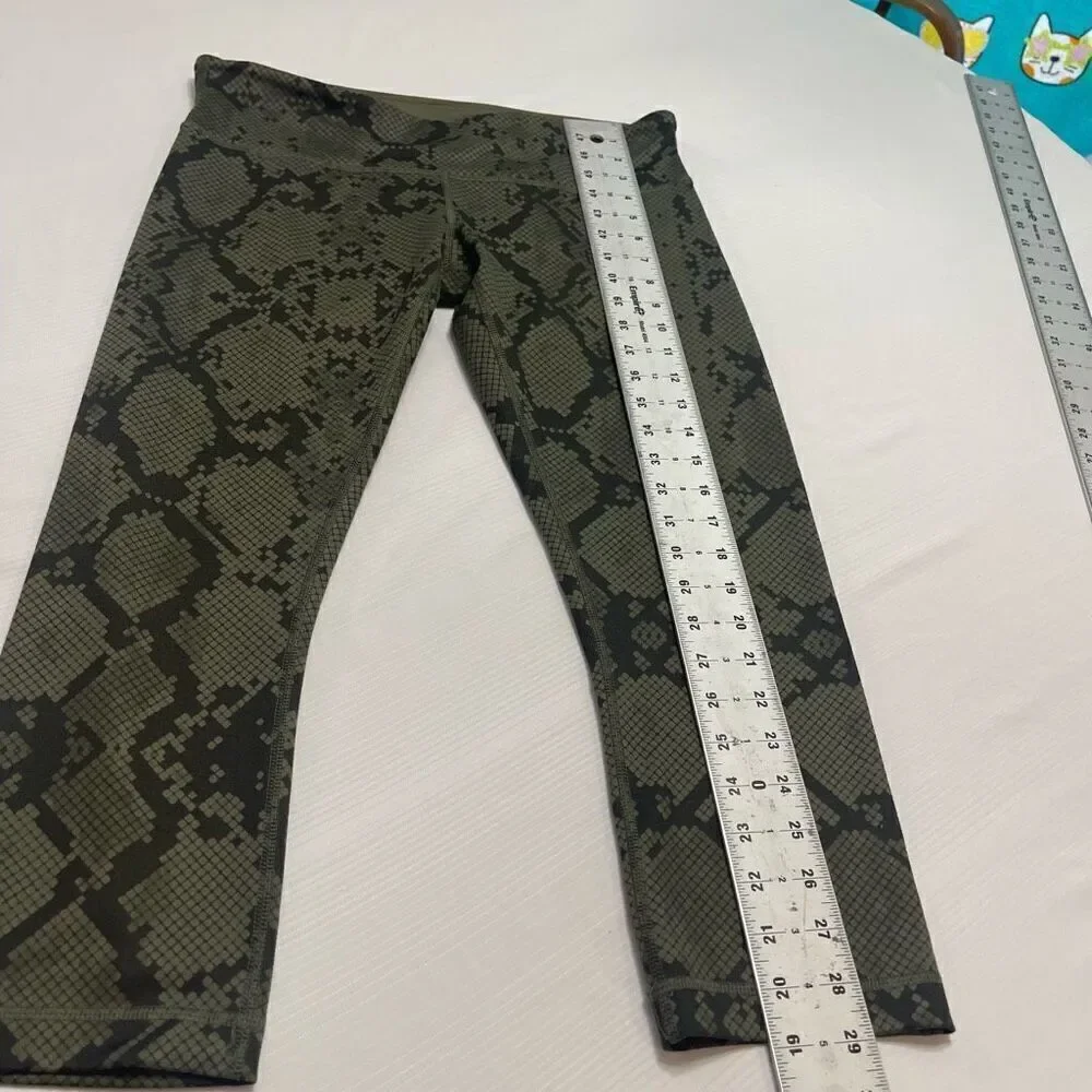Lululemon Wunder Under 10 Green Snakeskin Luxtreme Crop RARE