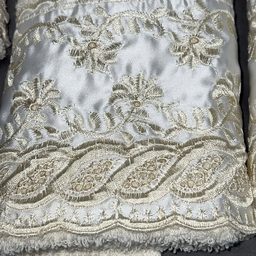 Vintage 5 Piece Decorative Embroidered Sateen Bath Towel Set Made In‎ Portugal