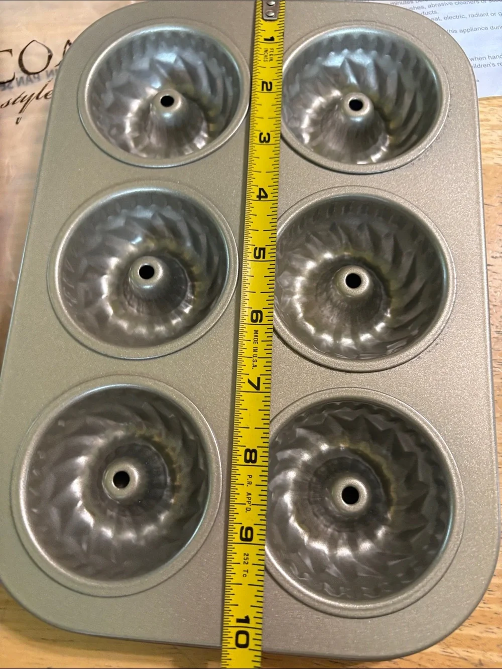 Gold Coast Metallic Nonstick 6-Cup Mini Bundt Pan Set - Champagne