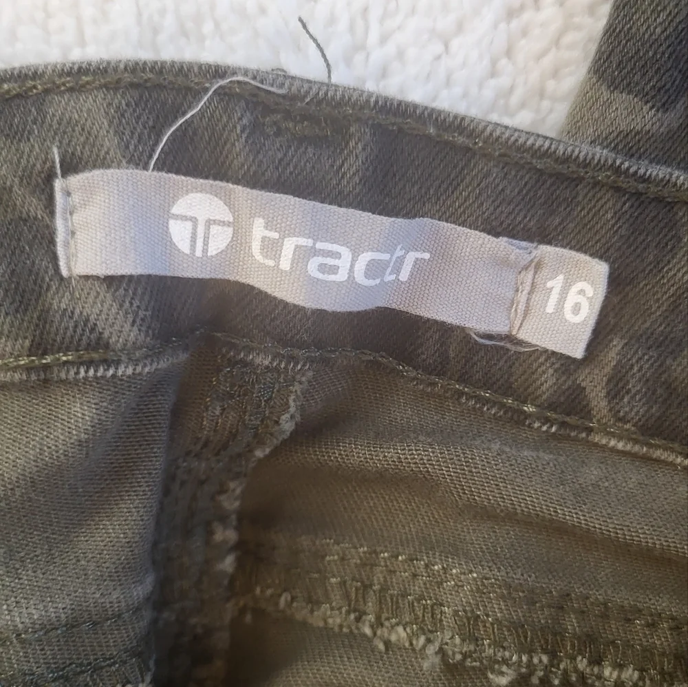 Tractr that girl stand