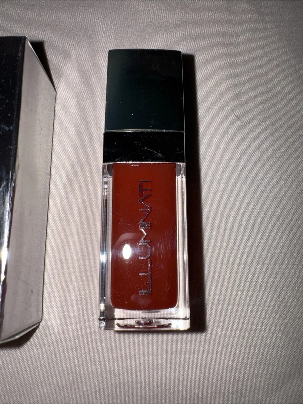 ILLUMINATI Tinted Glowing Lip Oil in Walnut, NEW in Box!
