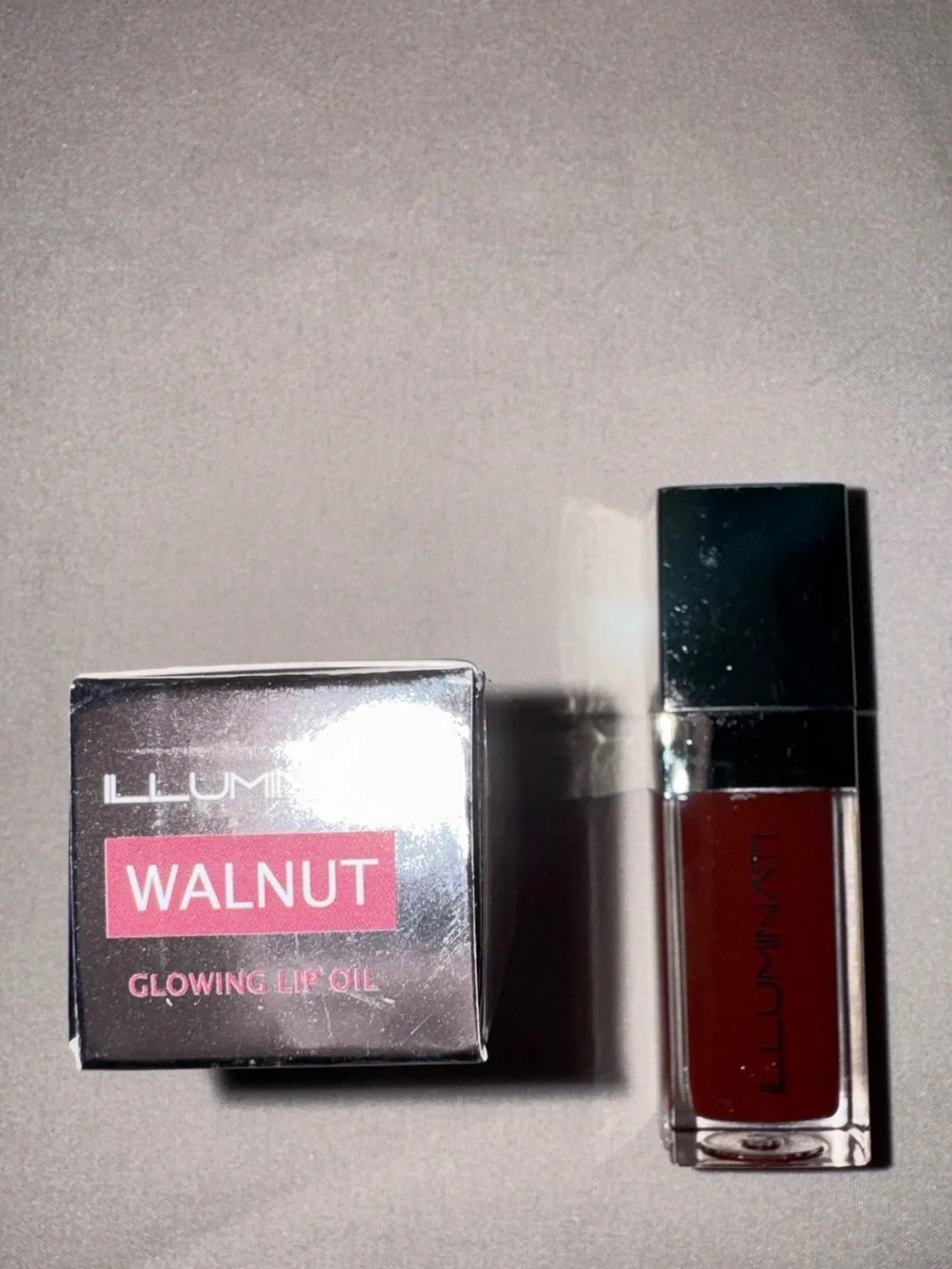 ILLUMINATI Tinted Glowing Lip Oil in Walnut, NEW in Box!