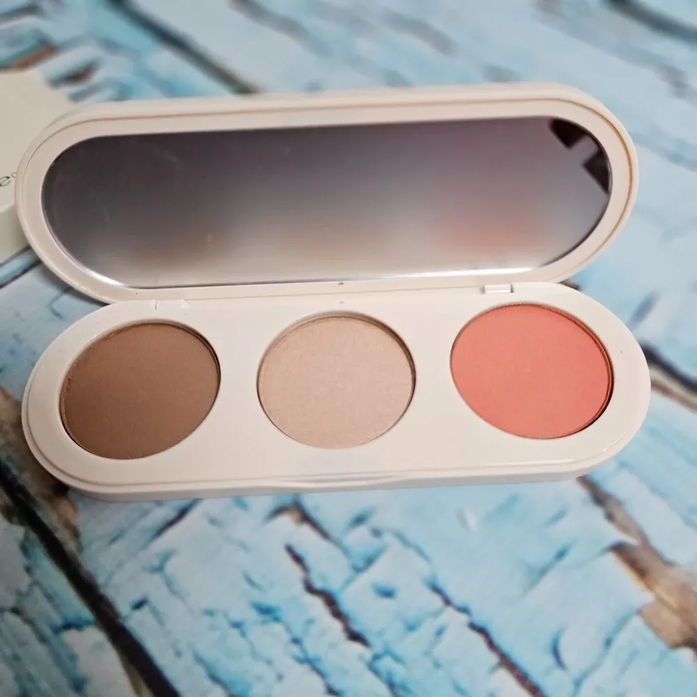 FARMASI Peach Perfect Face Palette Bronzer Blush Highlighter Squalane NEW