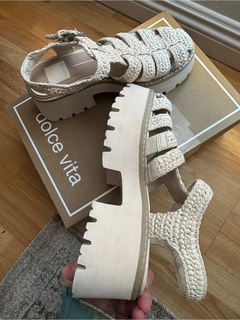 Dolce Vita breathable woven