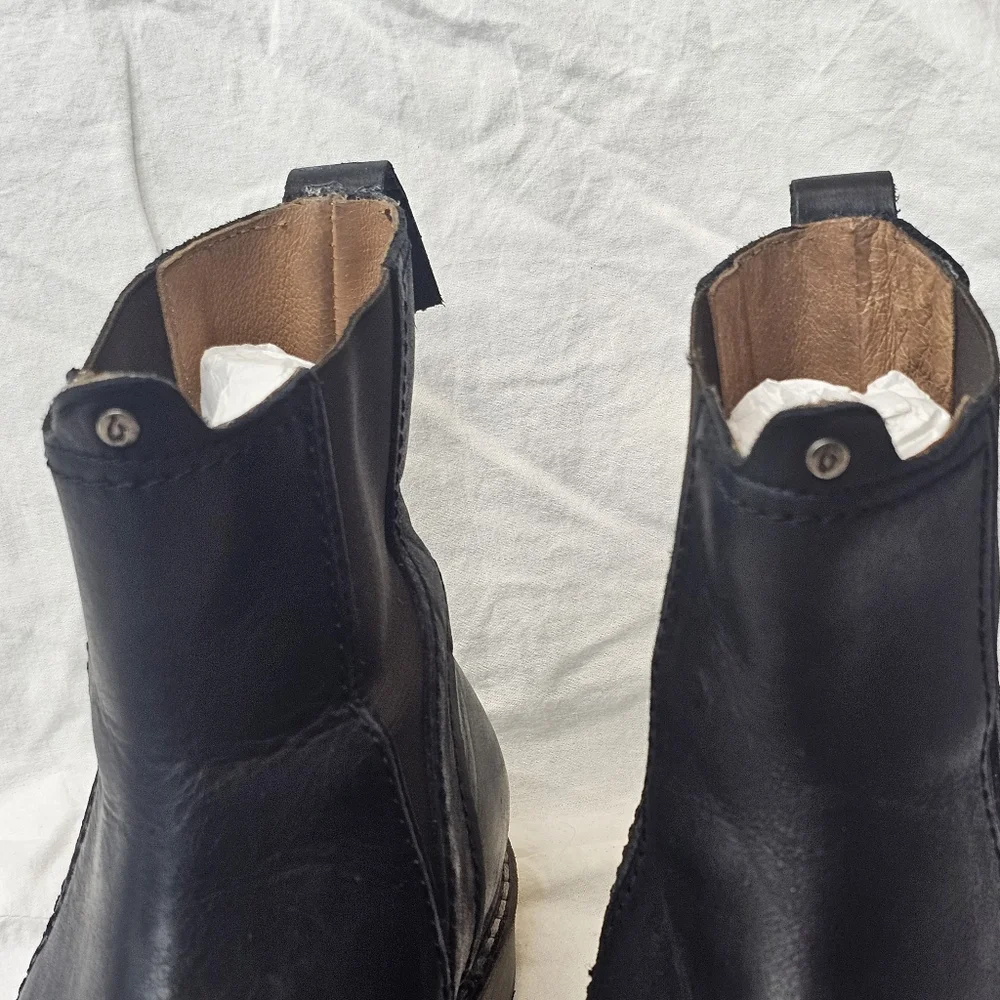 OluKai Men's Leather Makaloa Chukka Chelsea Black Boots 8.5 READ DESCR. Flaw‎