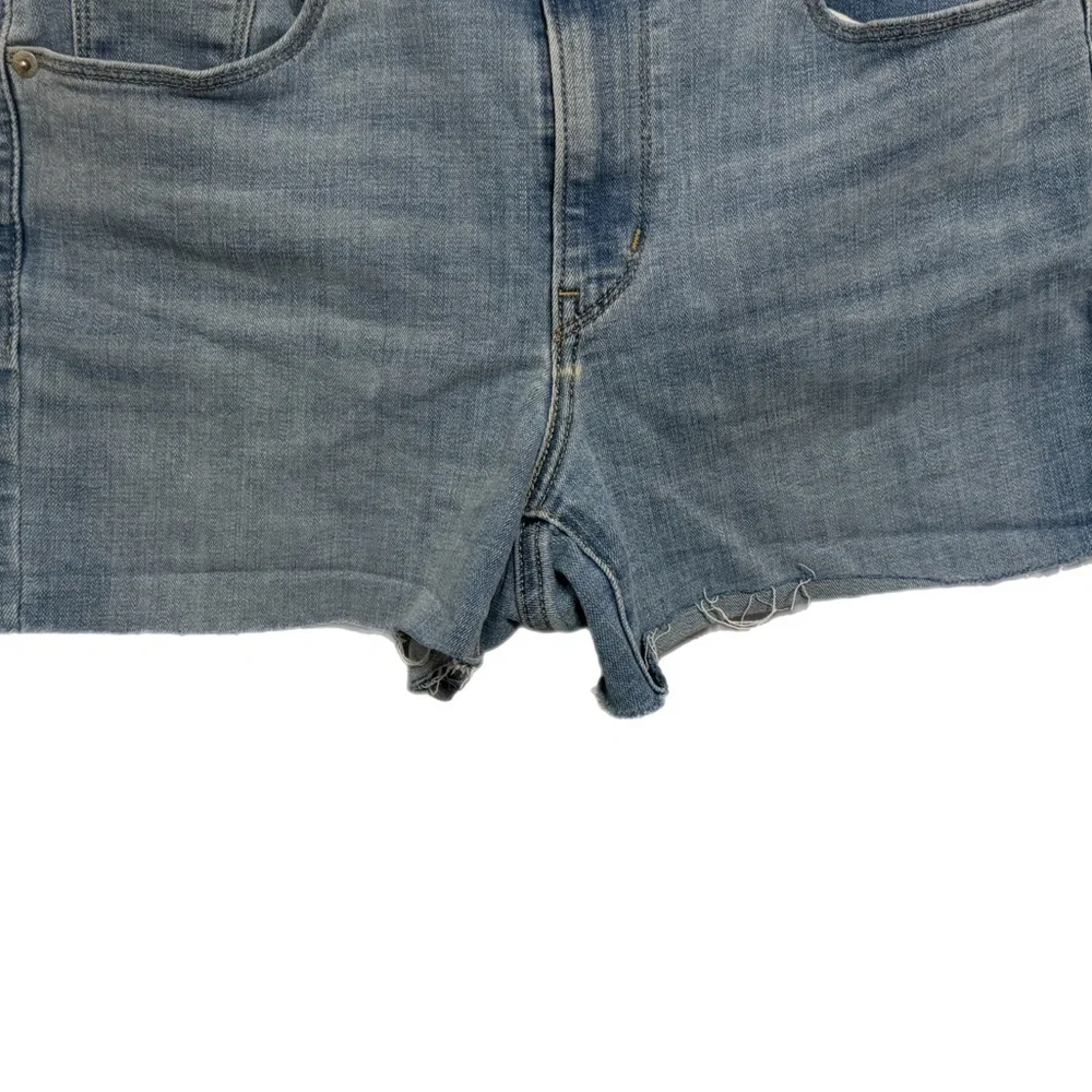 Levi’s Women's Premium Bermuda Shorts Size 27