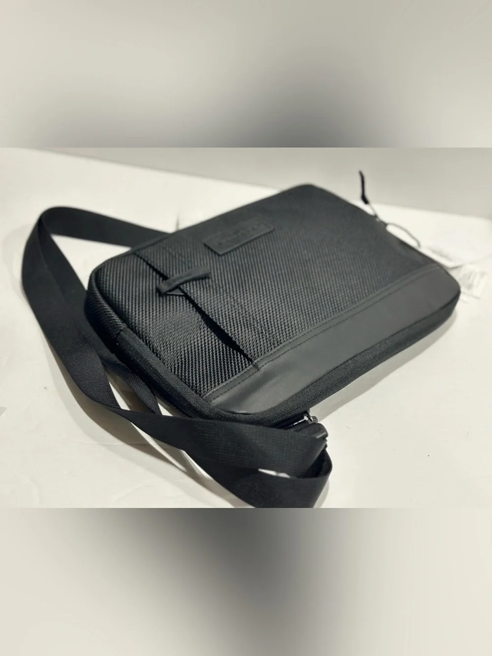 Eastpak compact messenger