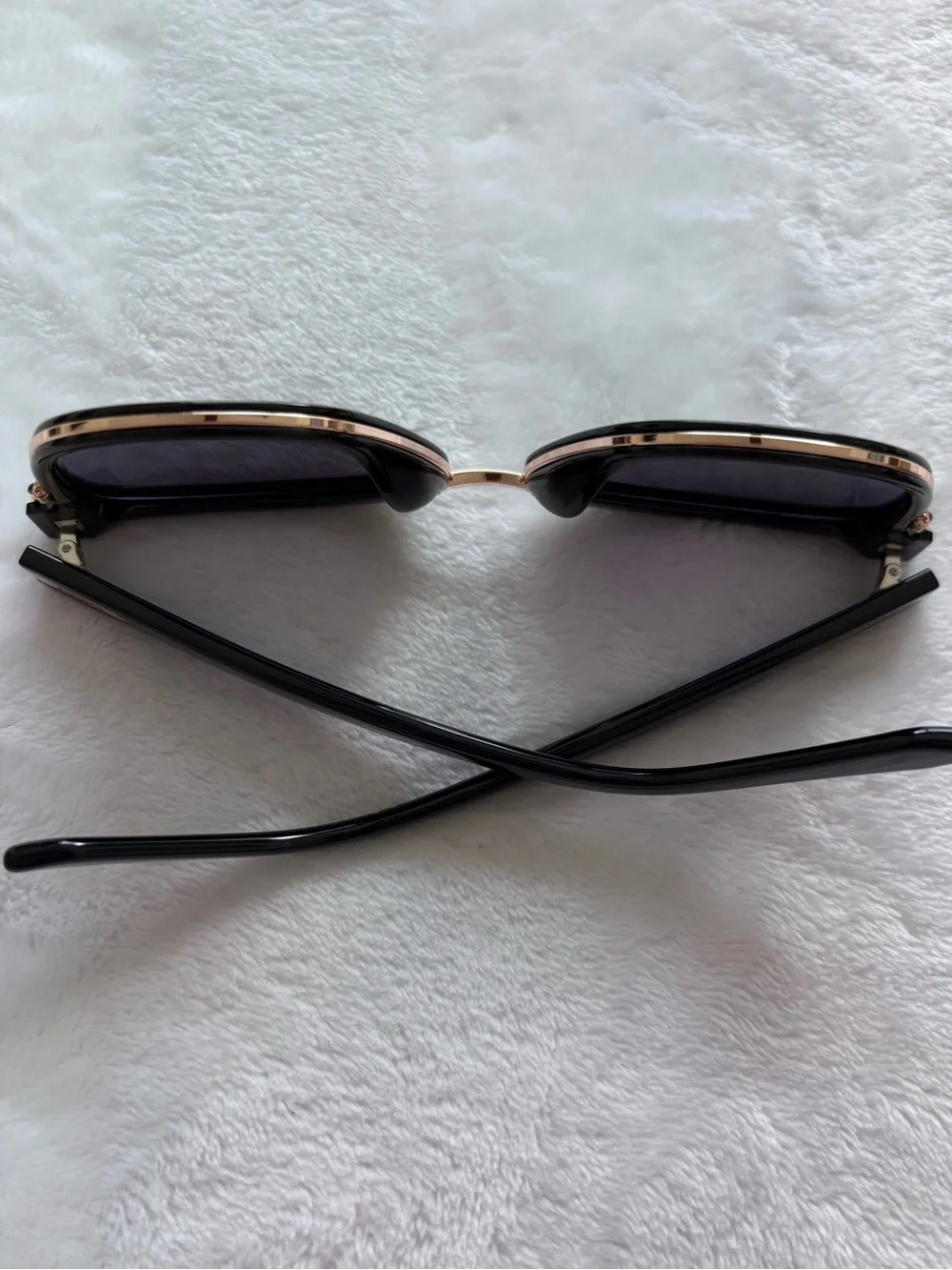 QUAY AUSTRALIA Act Natural Black Gold Polarized Square Sunglasses and Case--NEW