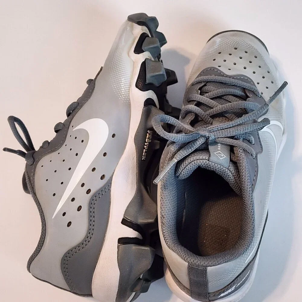 Nike Diamond fastflex softball cleats sz 1 Kids grey