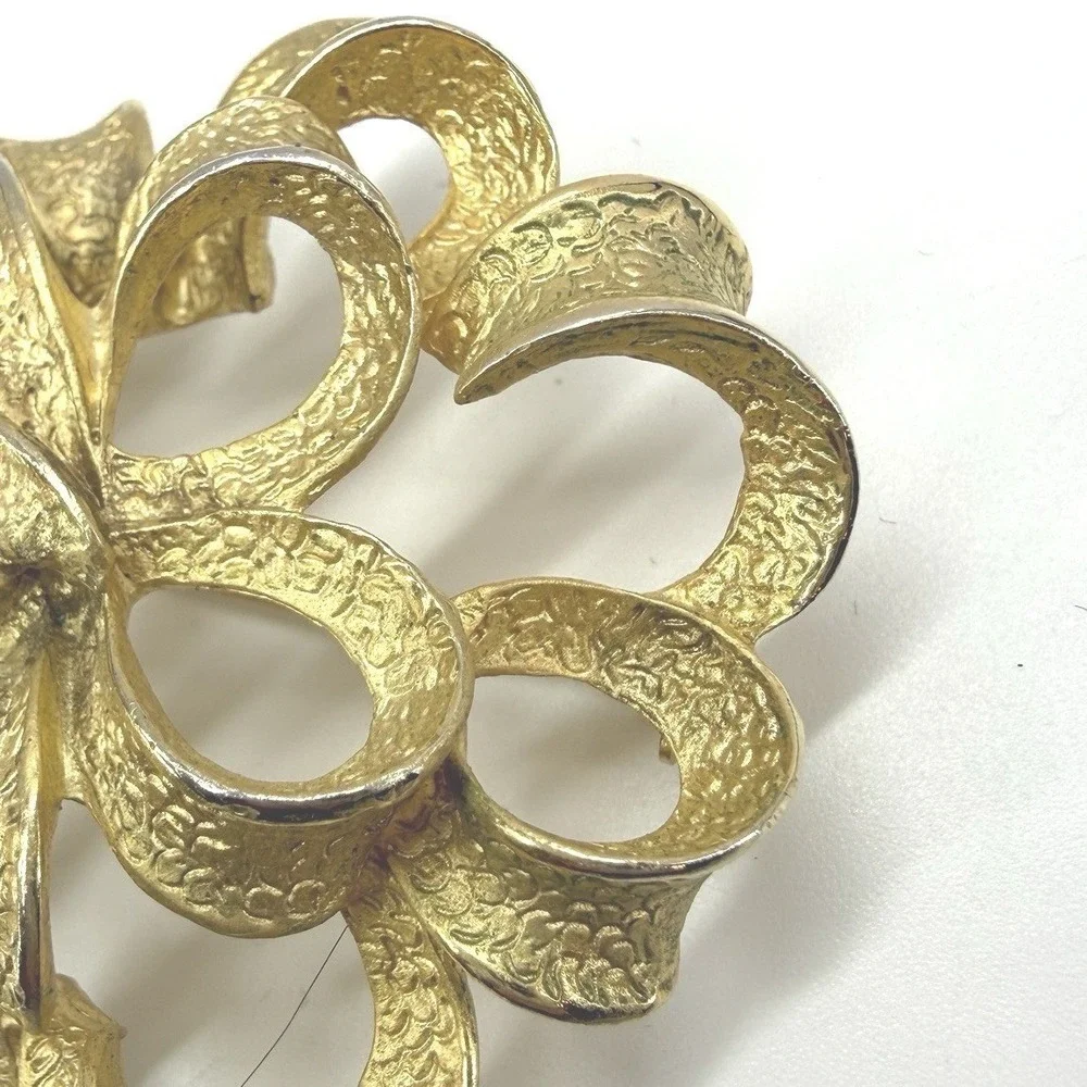 Beautiful Weeping Gold Tone Texture‎ Rosette Bow Style Brooch 2
