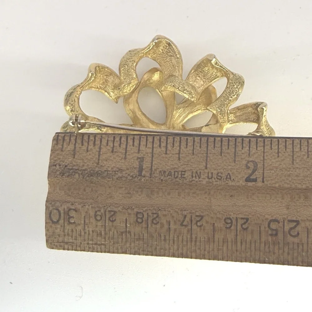 Beautiful Weeping Gold Tone Texture‎ Rosette Bow Style Brooch 2