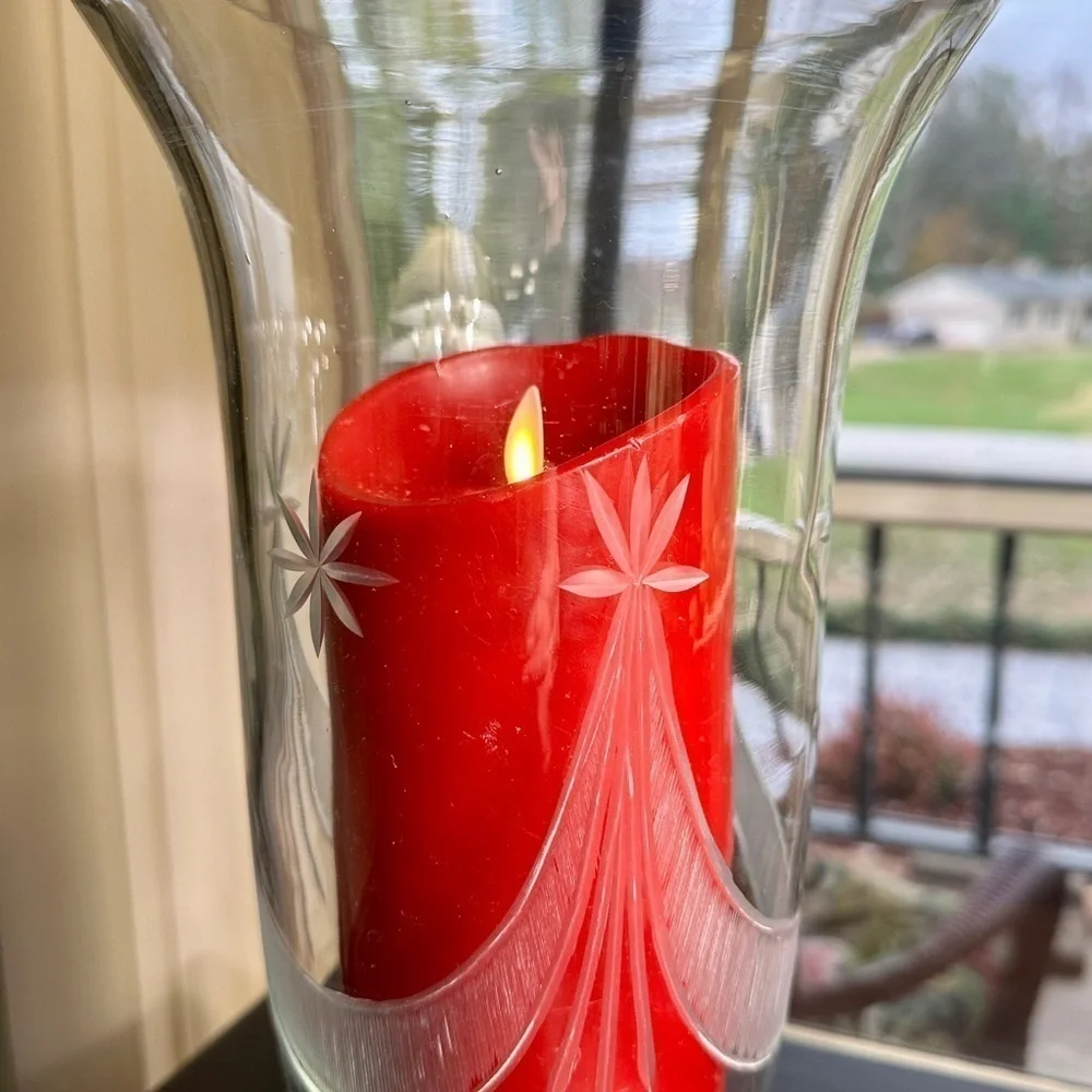 VINTAGE, CLEAR GLASS HURRICANE VASE WITH 4 1/2” BASE. SWAG & STARS ETCHING.
