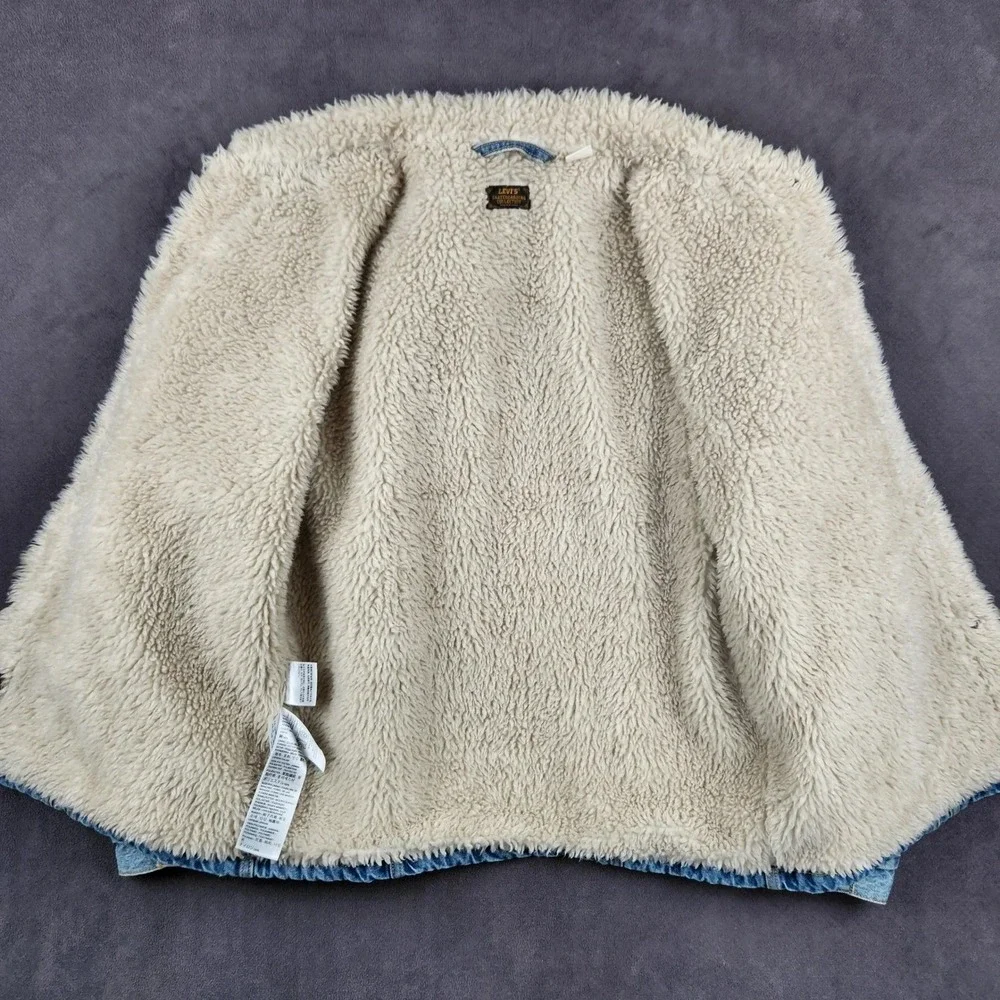 Levis levi skateboarding