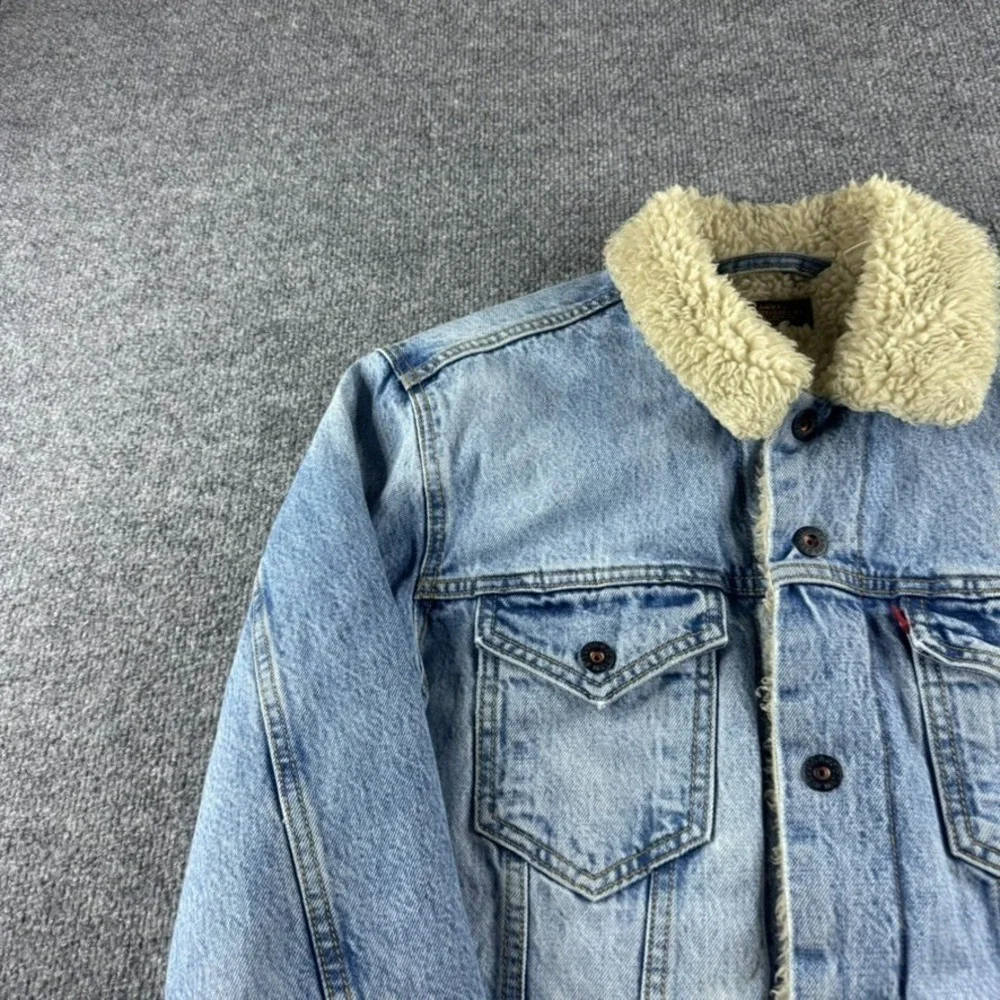 Levis levi skateboarding