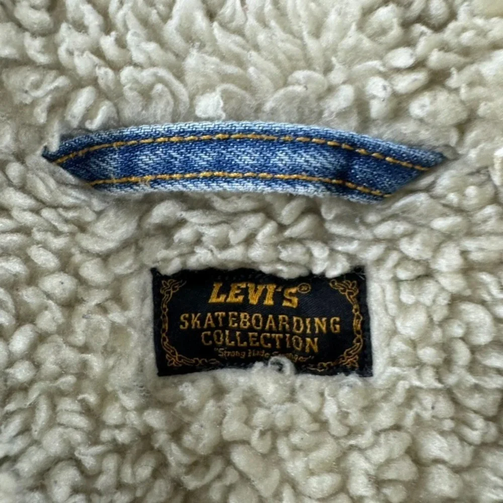 Levis levi skateboarding