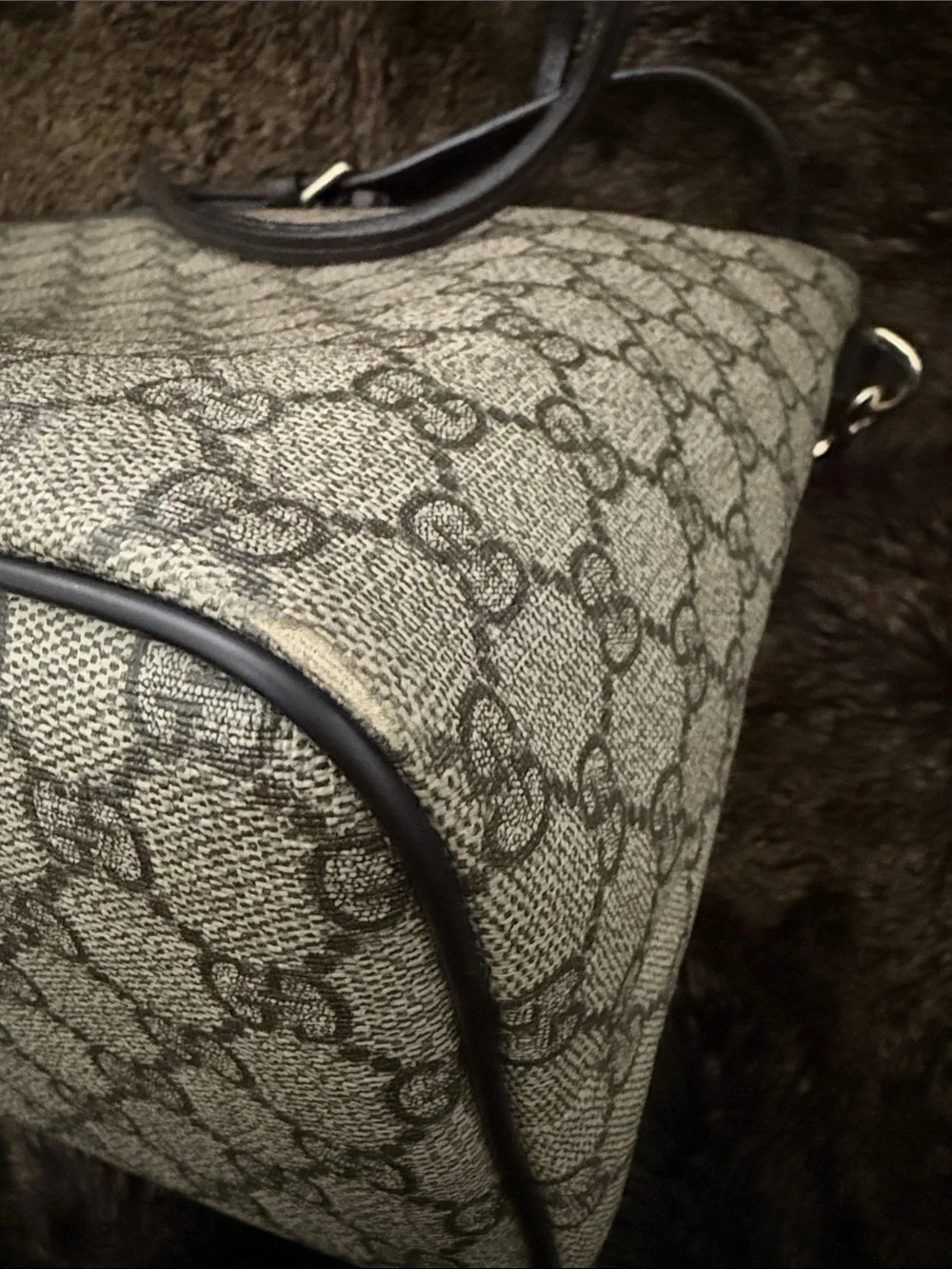 Gucci tote featuring