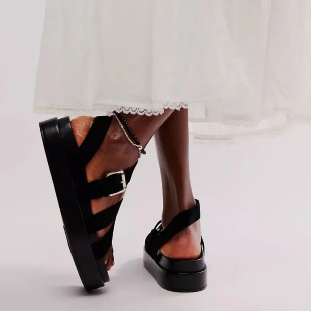 Jeffrey Campbell twice buckle