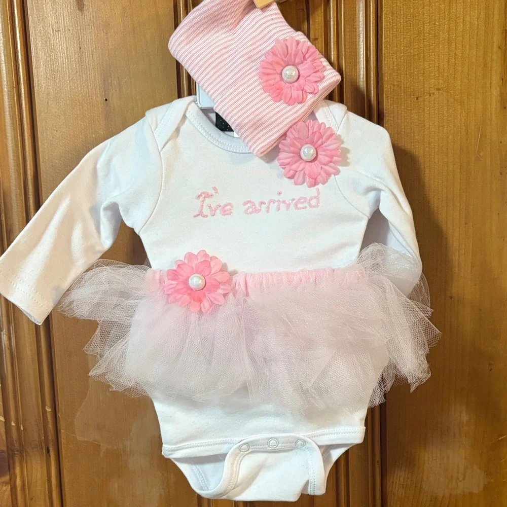 Glitz Kids White Newborn Onesie - Handmade - Detached Tutu - Pink Hat