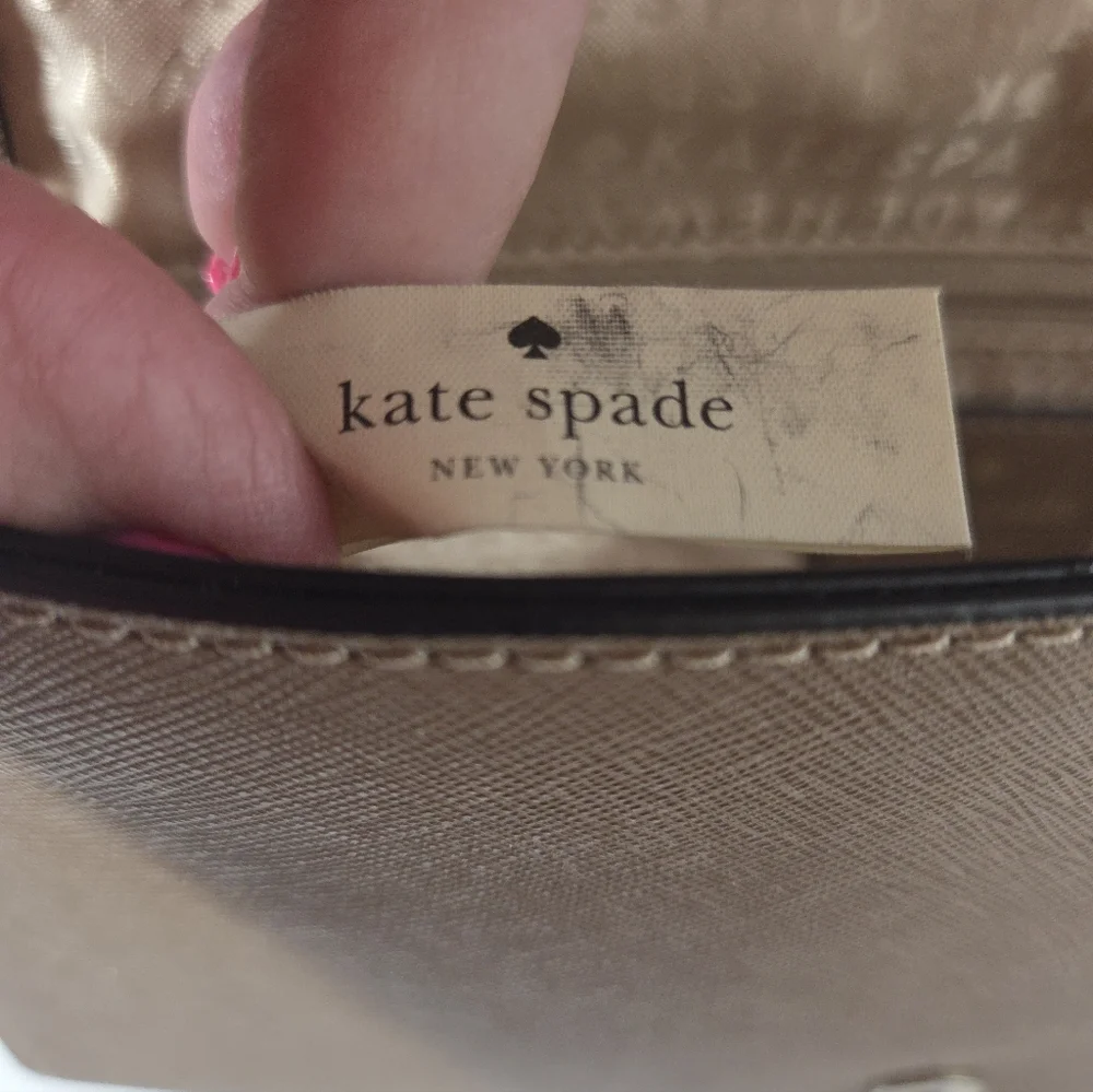 kate spade logo closure