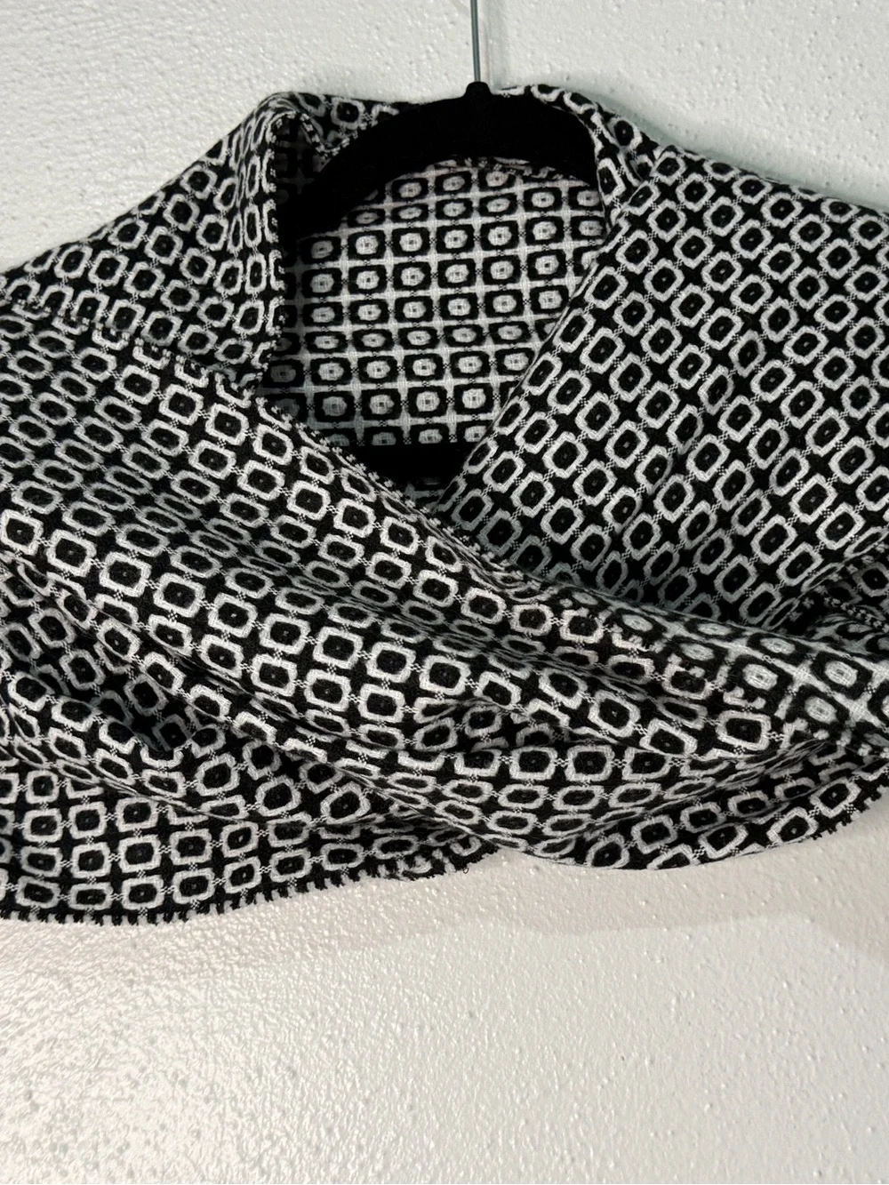 100% Cashmere Scarf.  Made in Scotland  - Black & White. 12” X 68”