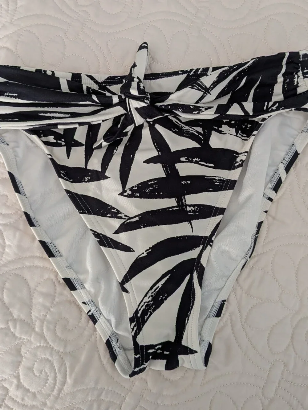 Carmen Marc Valvo Black & White Tropical Palm Bikini Set - XS