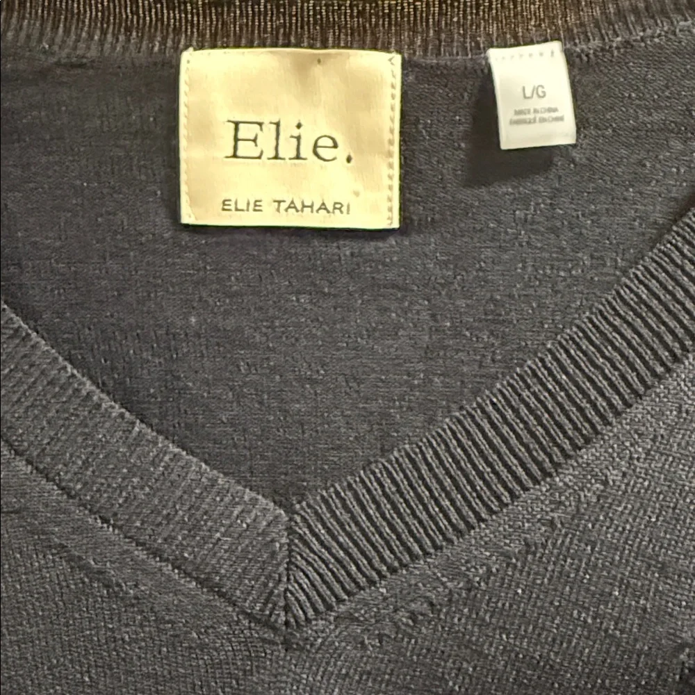 Elie Tahari Women’s L Black Lightweight V-Neck Minimalist Closet Staple Sweater