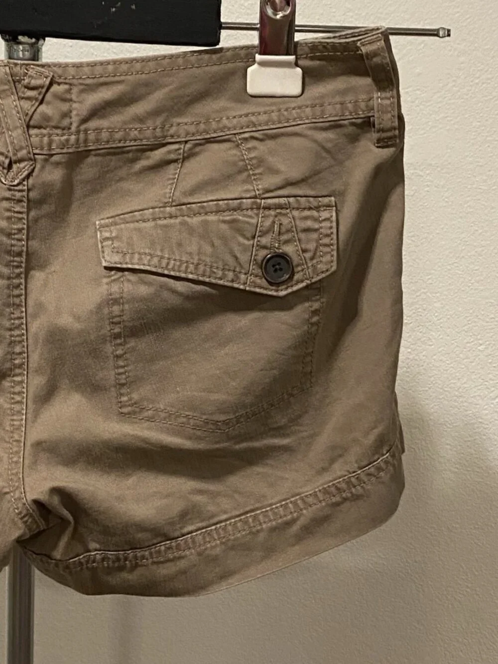 Maurices Womens Size 5/6 Chino Shorts Brown 34X4”