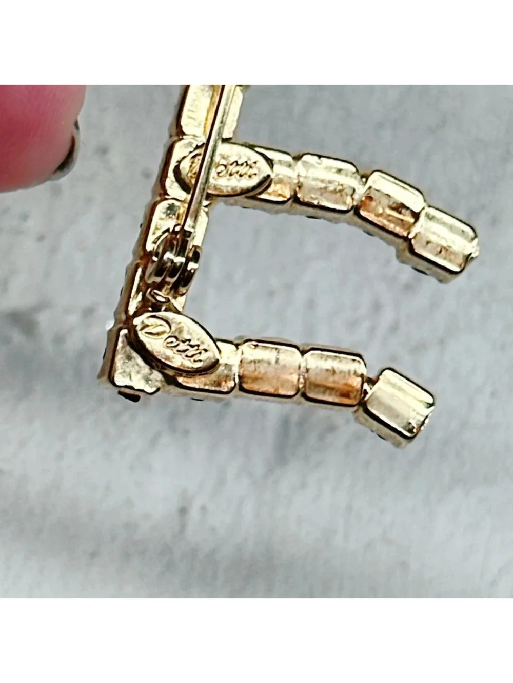 380u. Vintage Black Music Note Brooch