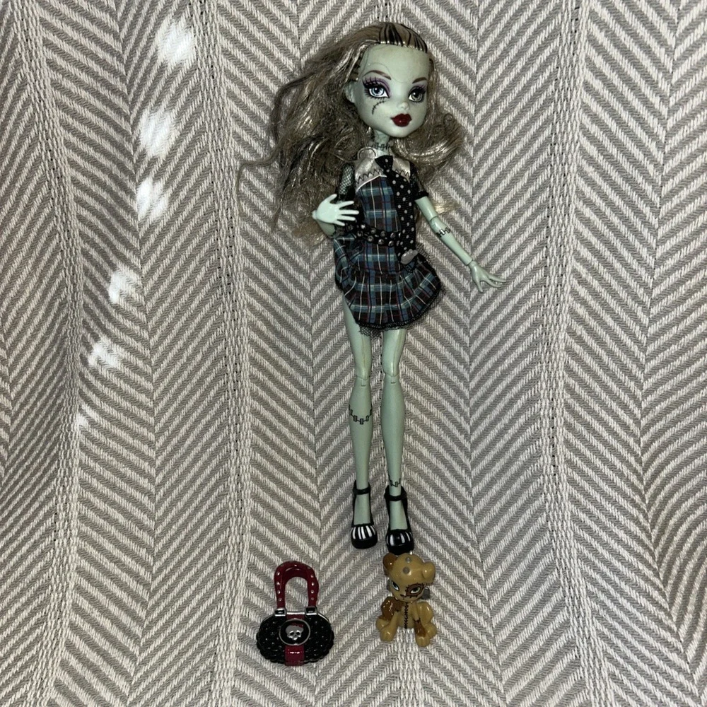 Monster High First Wave Frankie Stein Doll With Purse & Pet With Clothes D4‎