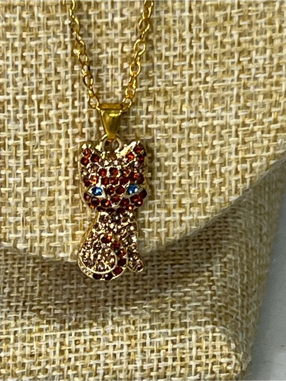 N/A elegant gold