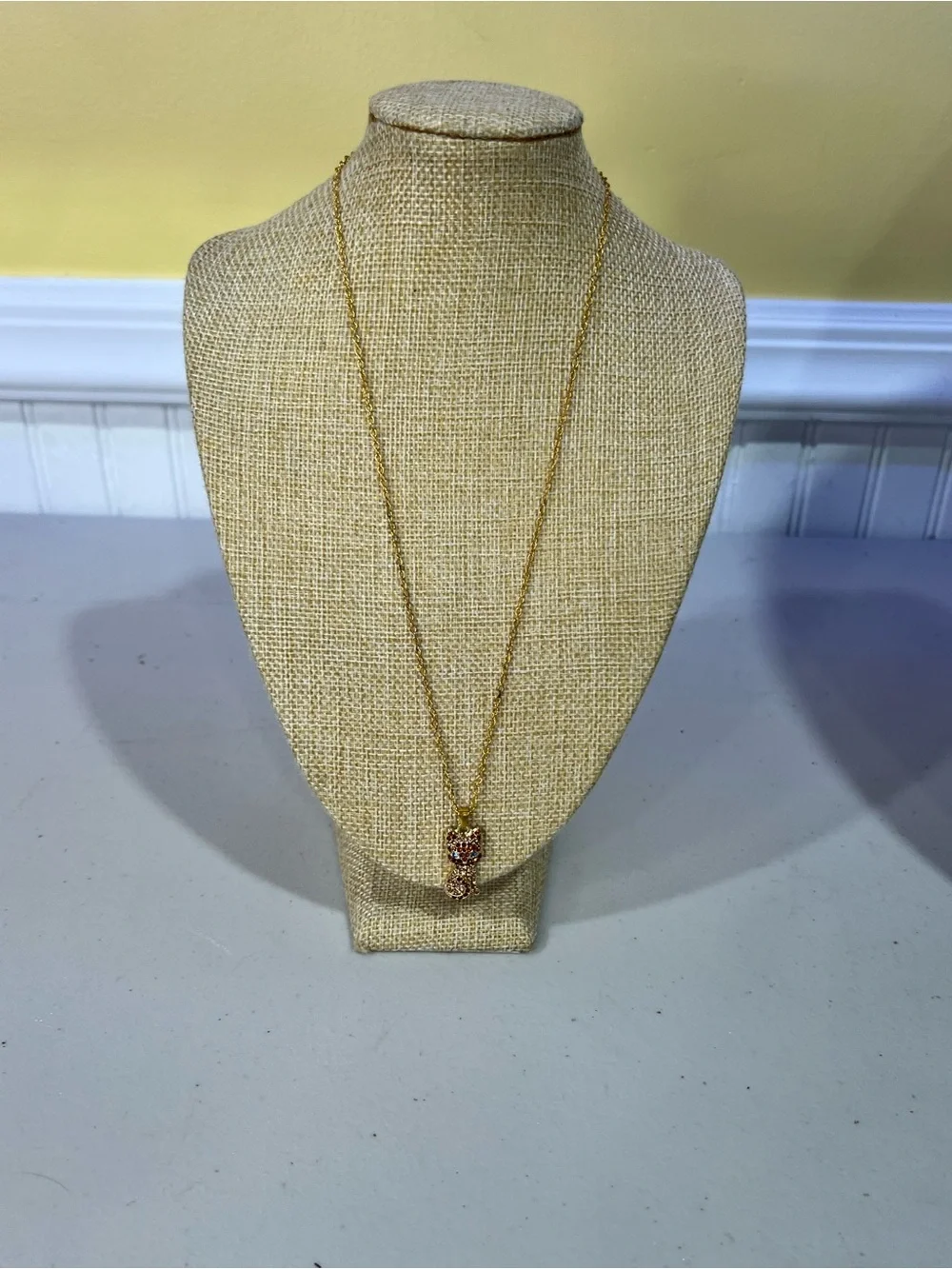 N/A elegant gold
