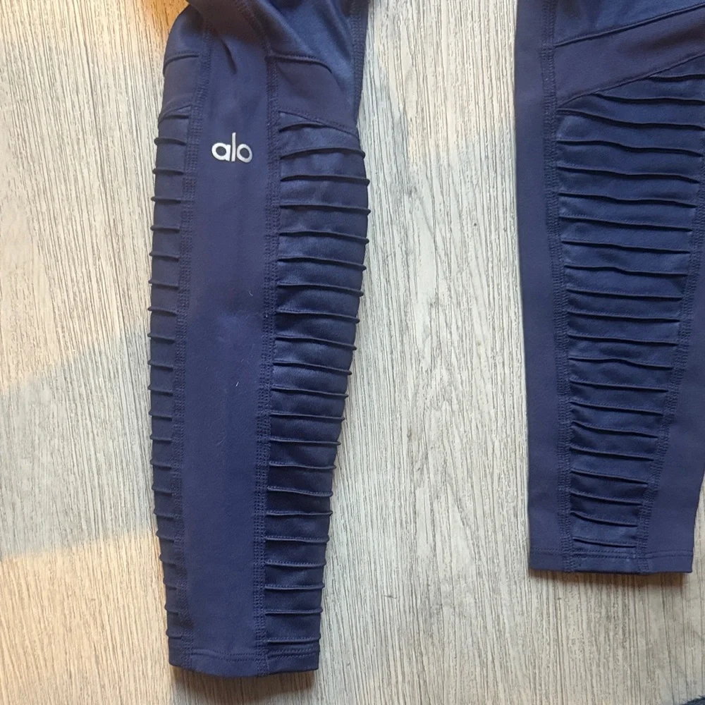Alo Yoga Navy High-Waisted Leggings with Mesh Panels