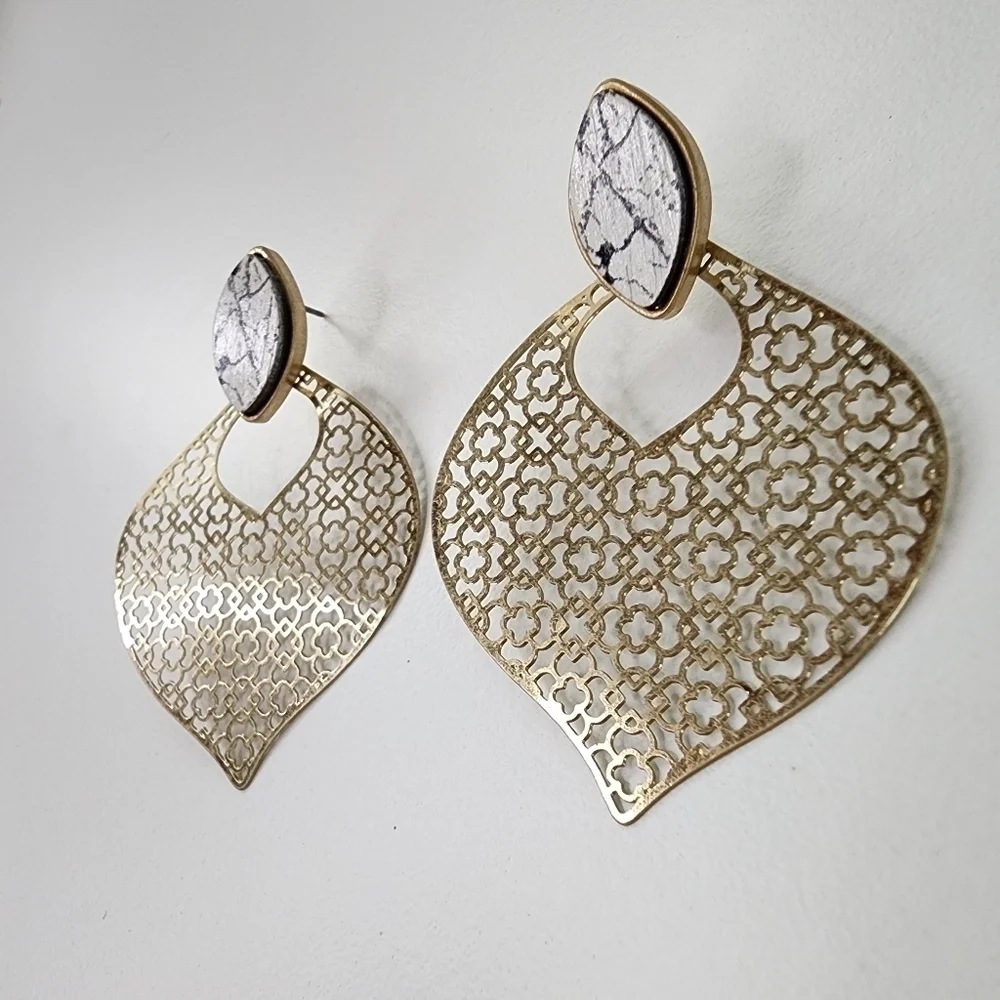 NWT White Howlite Wood Golden Teardrop Filigree Metal Earrings