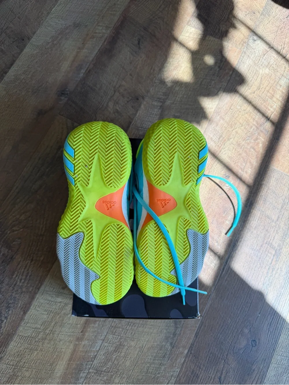adidas vibrant aqua