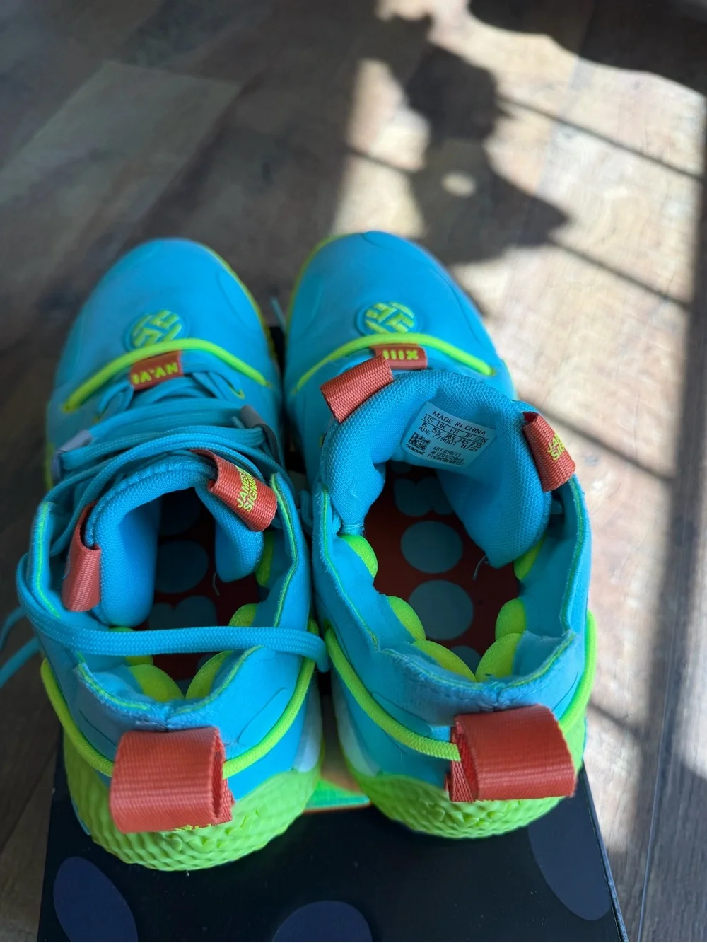 adidas vibrant aqua