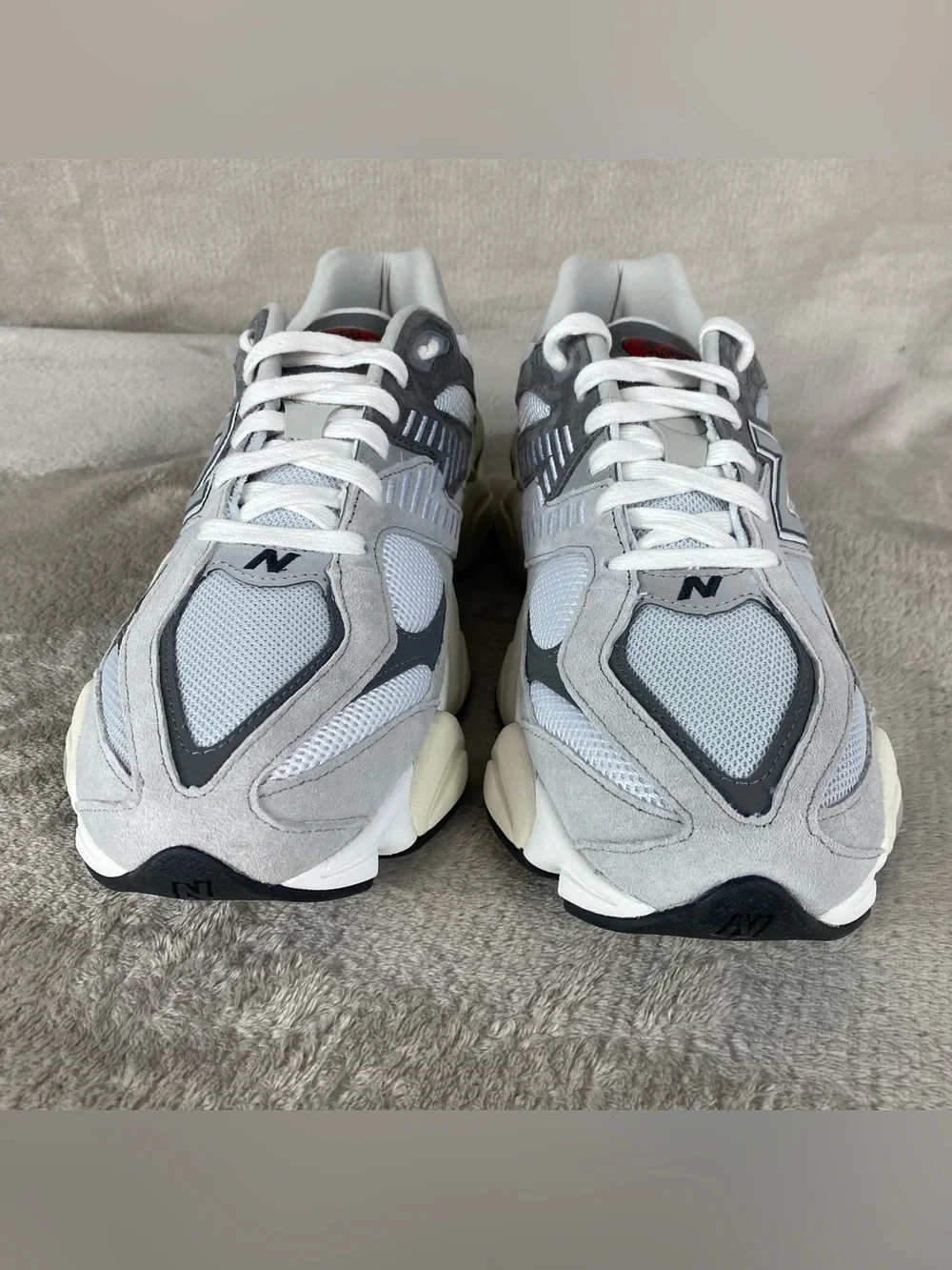 New Balance shoes pics been