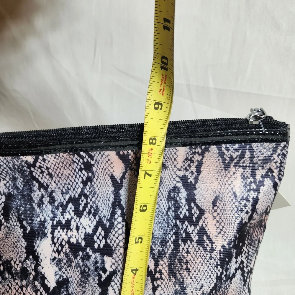 Thalia Sodi bag striking