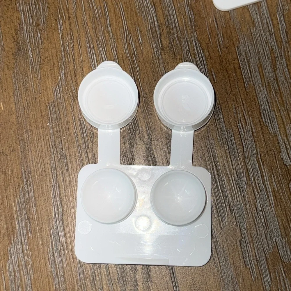 Alcon contact lens