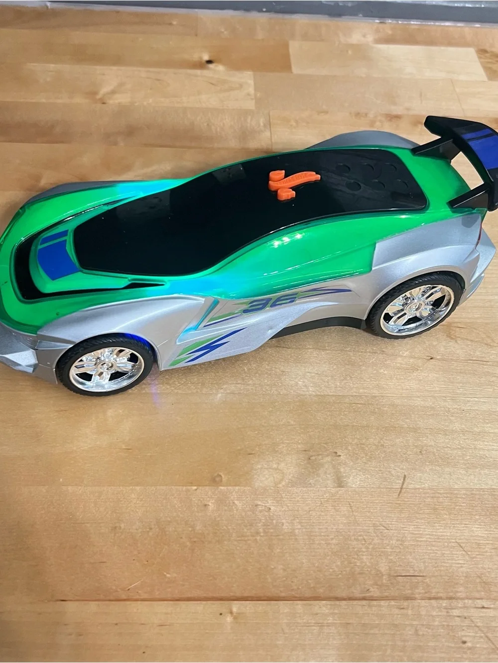 Hot Wheels Color Crashers Gazella R Vehicle Light and Sound Race Car